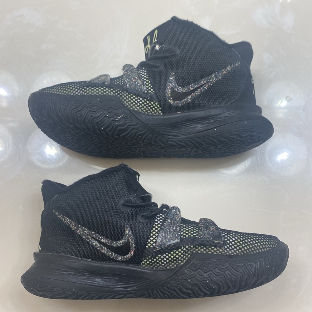 Kyree Irving Basketball Boy Shoe 2 Pair Bundle Size 11c - Picture 7 of 7